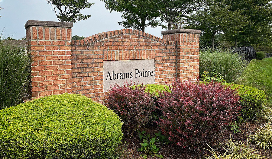 Abrams-Pointe-Monument