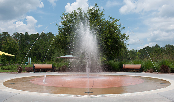 Splash pad with water jetting into the sky