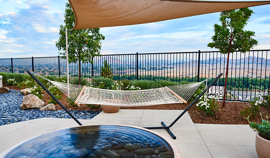Julia model home outdoor living