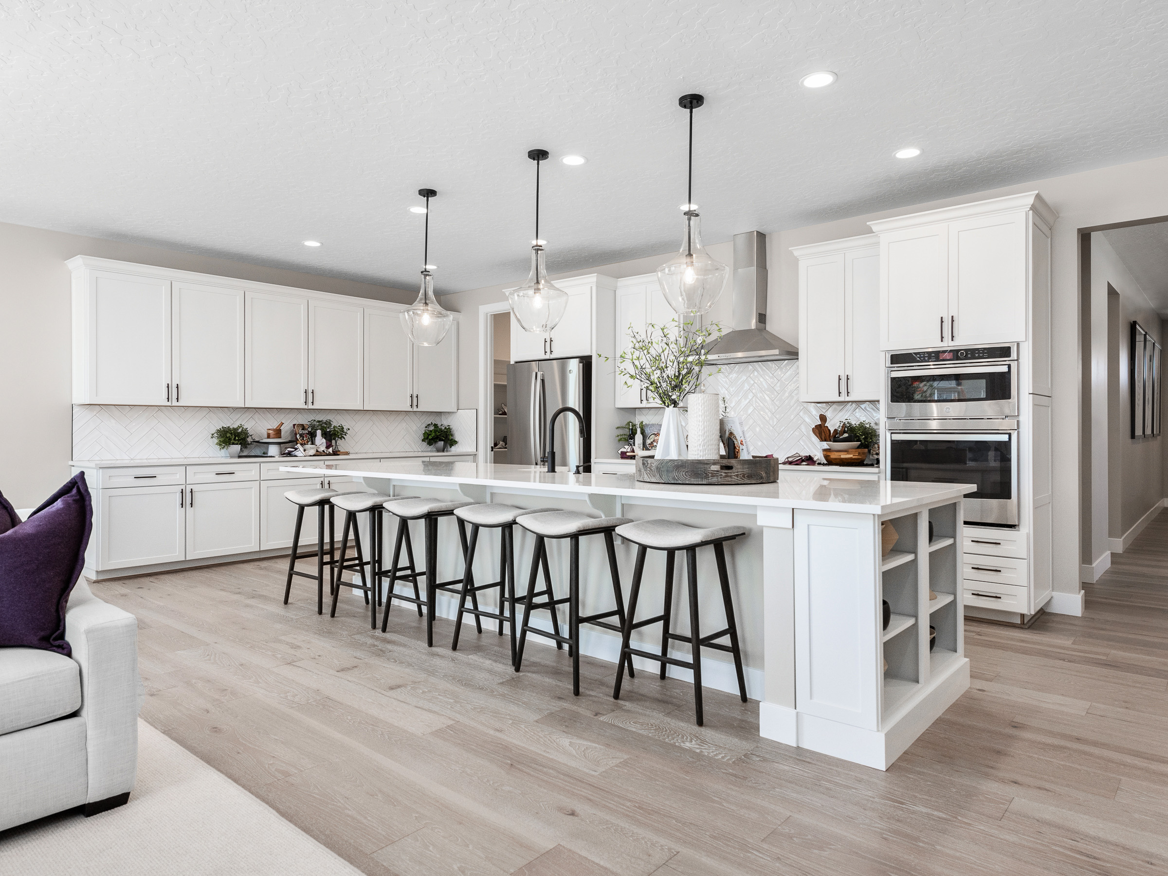 Impressive kitchen with a center island