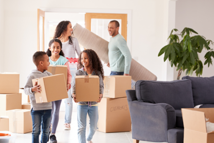 family during a move, attempting to achieve minimalist decluttering