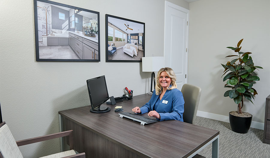 A Richmond American sales associate at her desk