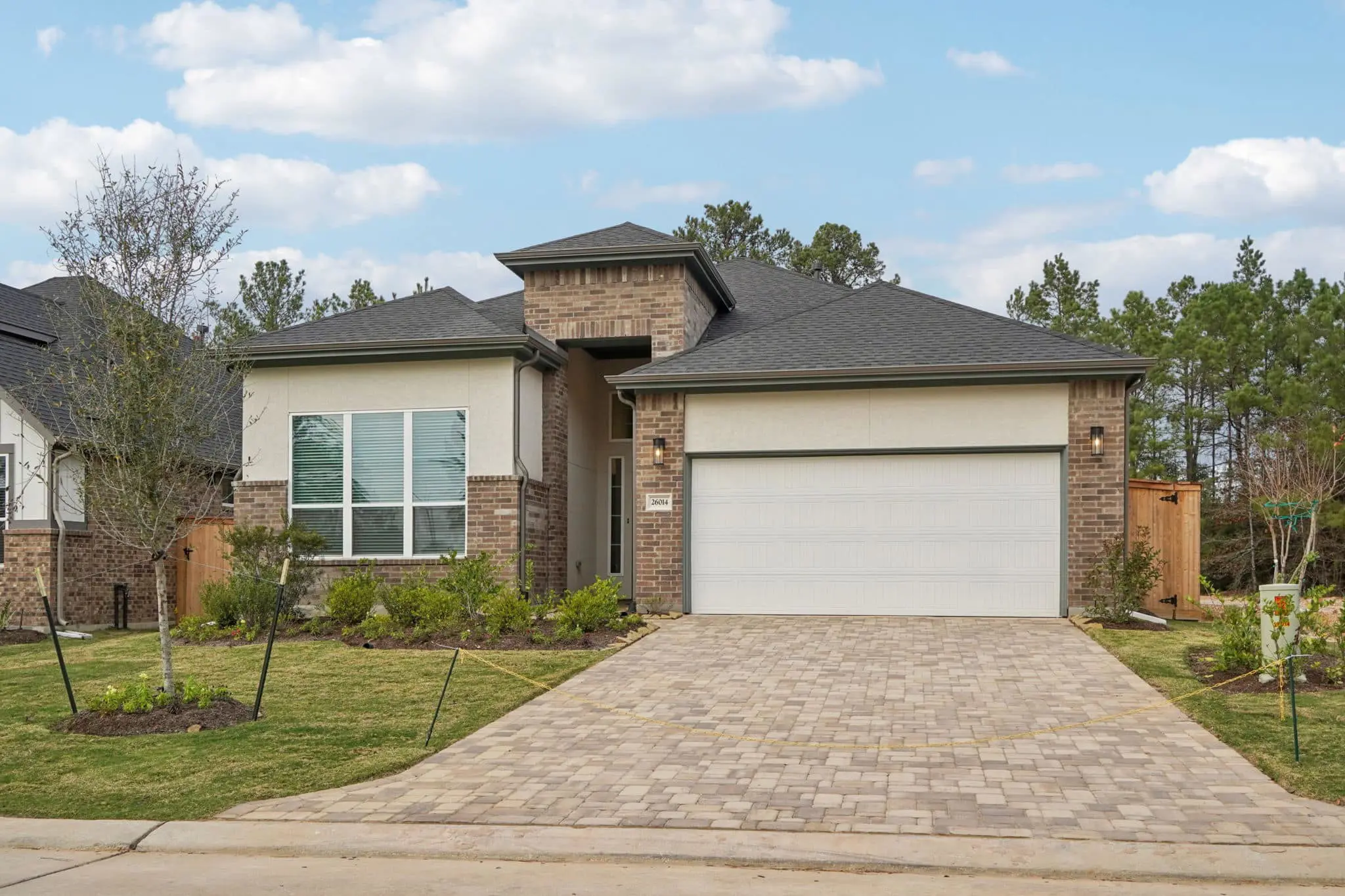 2-web-or-mls-26014-South-Outrider-Circle-S1001-002.jpg