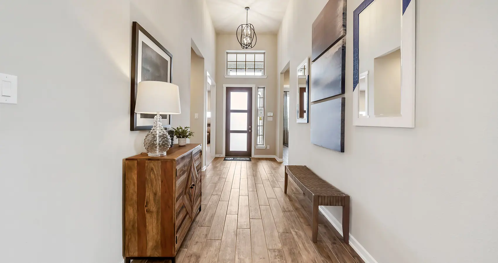 10-HOU-chesmarhomes-HILLCREST-modelhome-foyer.jpg