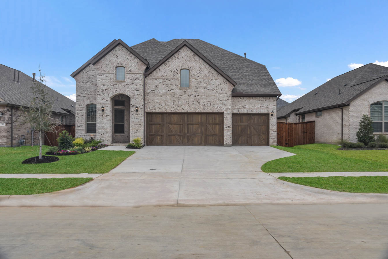 01_916WinterCreek_001_mls-1.jpg