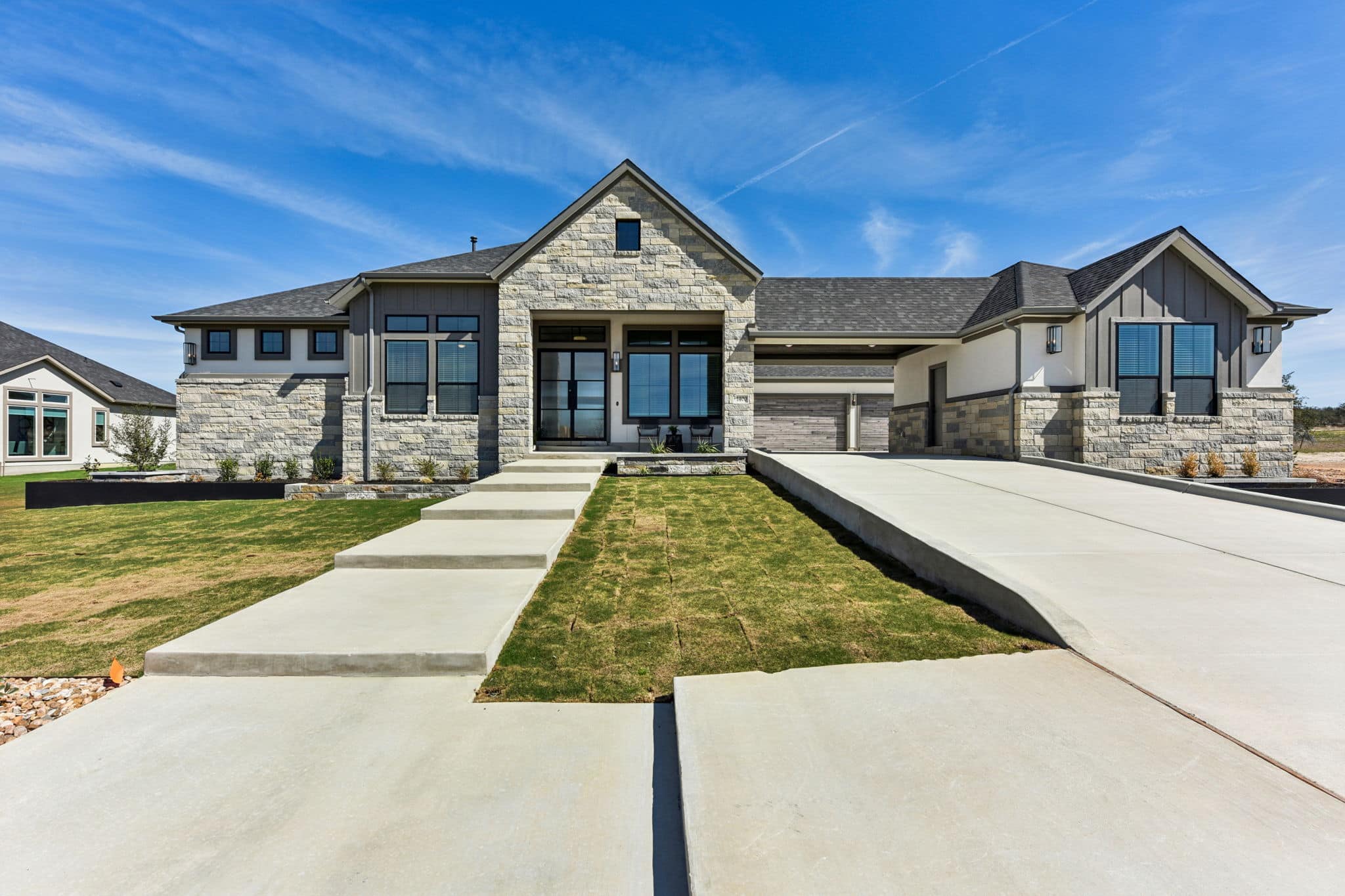 2-web-or-mls-1400-Paxton-Lane-Florence-S2302-002.jpg