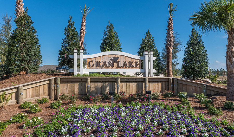 Entrance to the Gran Lake community in Jacksonville
