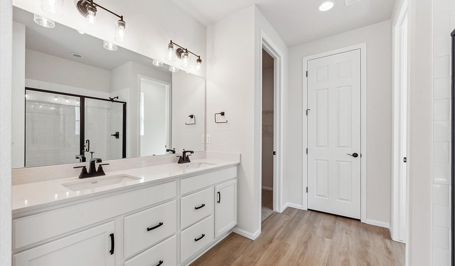Bathroom of the Peridot floor plan