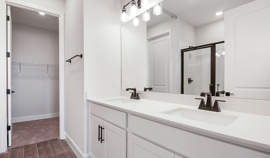 Bathroom of the Lynwood floor plan