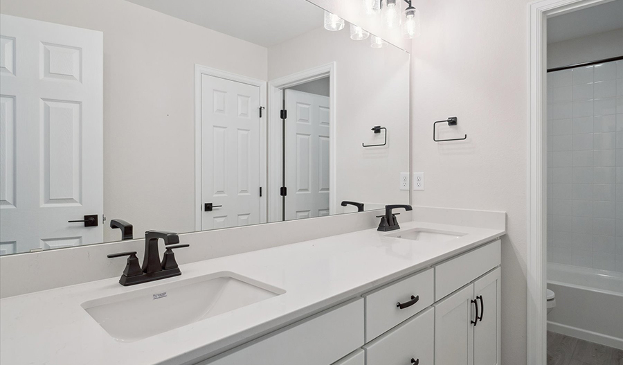 Bathroom of the DillonII floor plan
