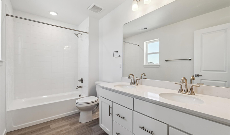 Bathroom of the Leah floor plan