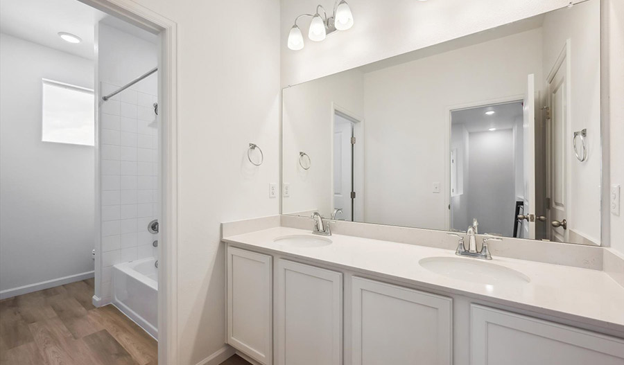 Bathroom of the LynwoodIIDuo floor plan