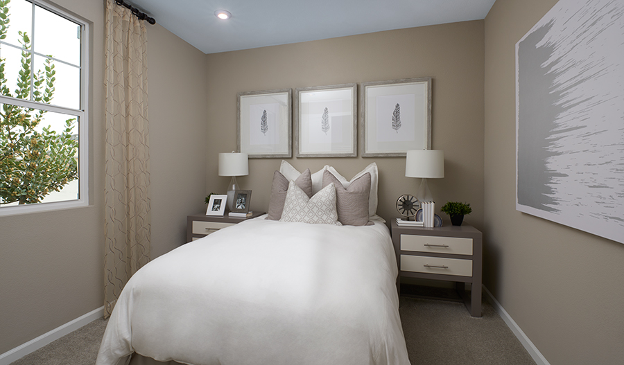 Guest bedroom of the Amethyst plan